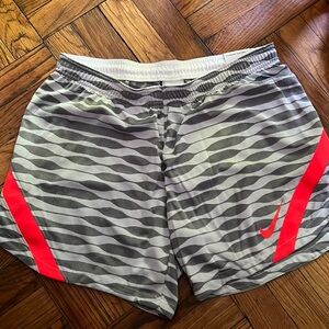 NWT nike dri fit shorts size: L